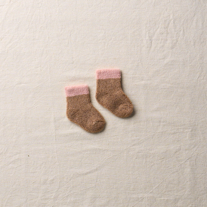 Organic cotton Yak pile socks for newborns by Yahae, soft and cozy accessories with a gentle, textured knit design.