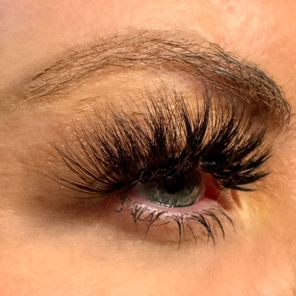 Bianca - Bold, Full-Volume 3D Cat-Eye Lashes