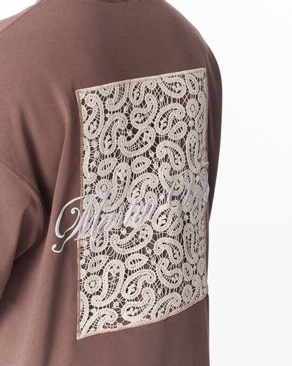 Martin Valen brown T-shirt with beige lace appliqué, close-up of the embroidered square panel at the shoulder