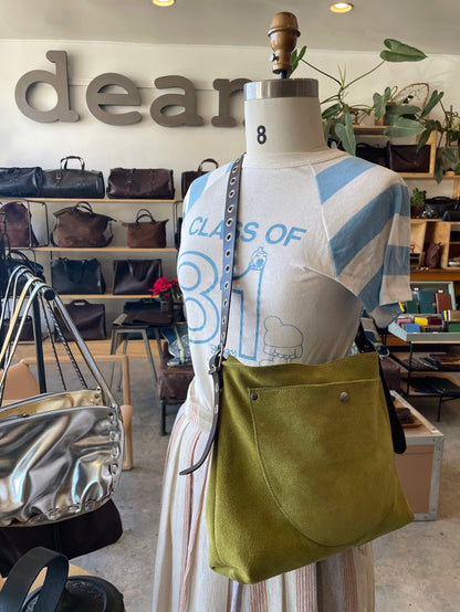 B24 Grommet strap crossbody