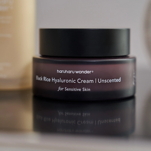 A luxurious, hydrating cream that combines the power of fermented black rice extract with 10 types of hyaluronic acid to deeply moisturize and plump the skin.