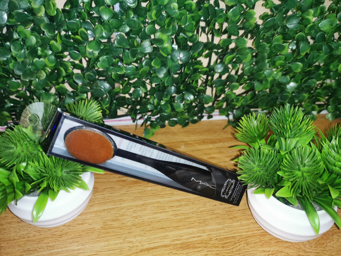 Mac Spoon Foundation Brush