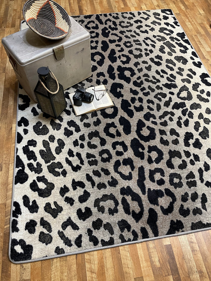 Image of an area rug, Mafaldi Snow Leopard - Silver