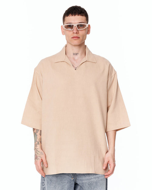 Martin Valen oversized beige linen men’s shirt, front view, V-neck collar and short wide sleeves
