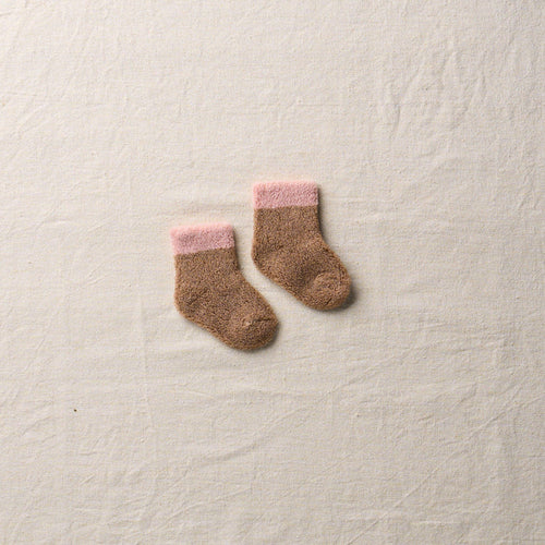 Organic cotton Yak pile socks for newborns by Yahae, soft and cozy accessories with a gentle, textured knit design.