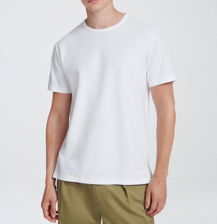 White håndværk pique crew neck T-shirt, casual clothing with textured fabric and classic fit, front view image.