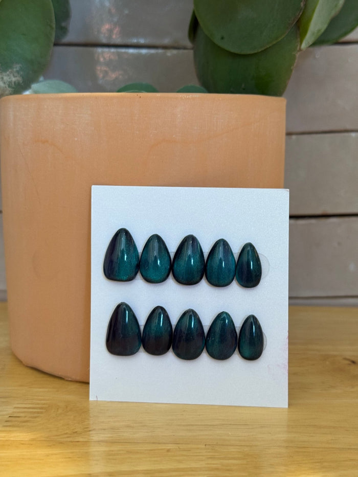 Press On Nails- Short Almond- Small size- Witching Hour Cat Eye - Aesthetics By Kell